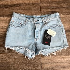 LEVIS • 501 mid rise shorts